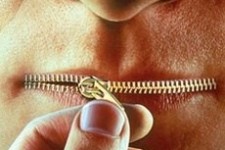  کم حرفی در رابطه، یعنی وضعیت قرمز؟! 