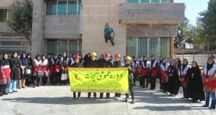 برگزاری دوره افزایش توان امدادی بانوان امدادگر در هلال احمر اسلام آباد غرب 