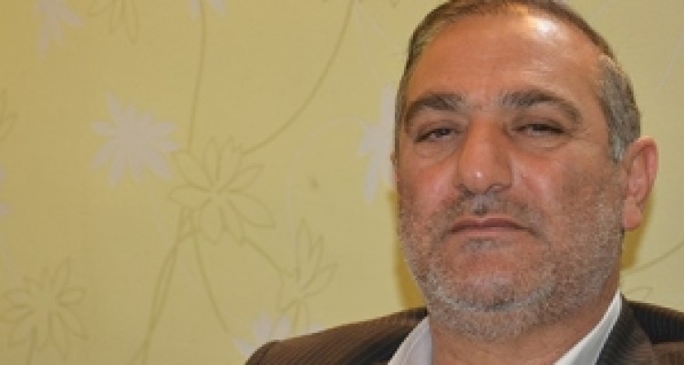 	دروازه های سیاسی و اقتصادی ایران به روی دشمنان باز نمی شود/ تلاش فرصت طلبان برای خارج کردن انقلاب از مسیر اصلی 