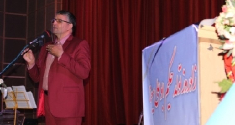 	مراسمی که به کام نوازندگان و لطیفه گویان تمام شد/ از اعتراض پزشکان به شیوه برگزاری تا جای خالی مسئولین استانی 