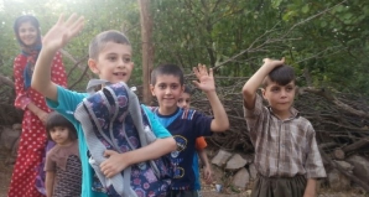 	حمایت های آموزشی سپاه به منطقه شاهو هم رسید/ لبخند رضایت کودکان اورامانات از اقدامات پاسداران انقلاب + تصاویر 