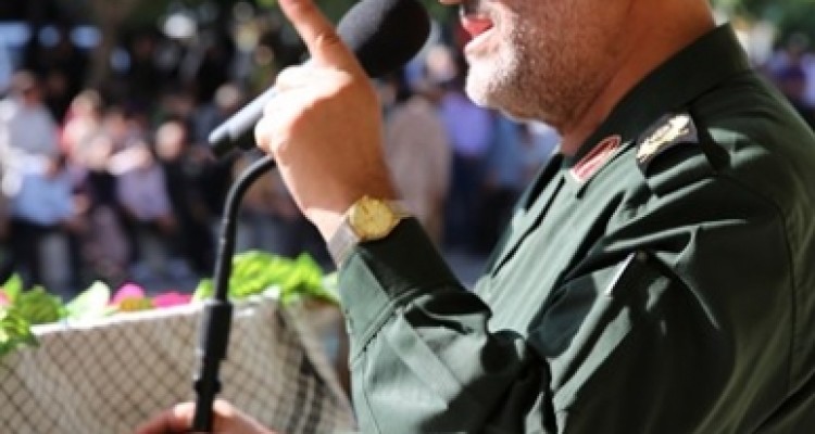 	رژه نیروهای مسلح در شهرستان اسلام آباد غرب برگزار شد+تصاویر 