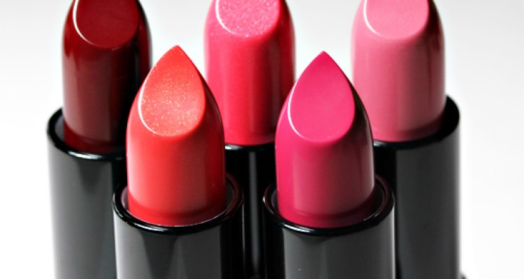  چگونه رژلب را از روی پارچه پاک کنیم 