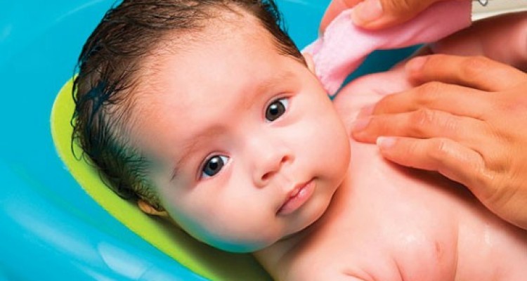  حمام بردن نوزاد در شب بهتر است یا روز؟ 