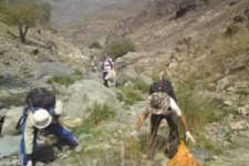 	تپه‌های سراب قنبر کرمانشاه از وجود زباله‌ها پاکسازی شد 