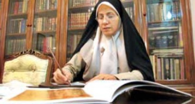  نمایشگاه آثار خوشنویسی بانوی خط ایران در کرمانشاه گشایش یافت