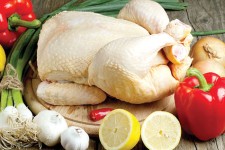 	عرضه ۱۰۰ تن مرغ منجمد در کرمانشاه برای تنظیم بازار 