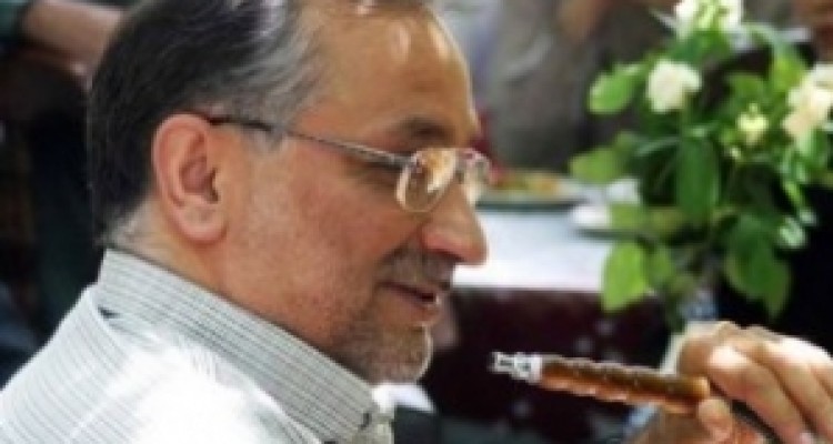 	نظریه پردازی برای توسعه کرمانشاه با کسی که برای مدرک لیسانس 24 سال درس خواند/ از اهانت مرعشی به اقتصاد اسلامی تا الگوگیری توسعه کارگزارانی از کودتای فراماسون ها در انگلستان 