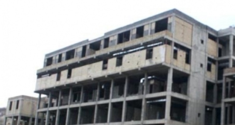 	ابتلای پروژه بیمارستان 70 تختخوابی پاوه به بیماری "تاخیر"/ از نبود اعتبار برای تکمیل پروژه تا انتقاد کارشناسان به نحوه ساخت 