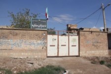 	پارادوکس امکانات در آموزش و پرورش/ تحصیل کانکسی در حیاط یک مدرسه! 