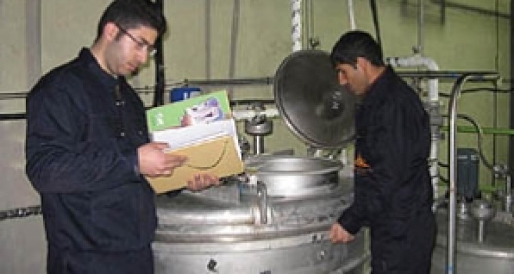 نگاهی به علل تعطیلی یک واحد تولیدی در اسلام آبادغرب/ نبود حمایت کمر پیشرفته ترین کارخانه خاورمیانه را شکست 