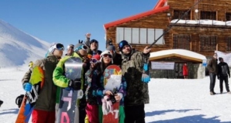 	تفاوت اقلیم های جغرافیایی راهی برای جذب گردشگر/ از امکان برگزاری جشنواره های زمستانی در کنگاور تا احداث پیست اسکی در اطراف کرمانشاه 