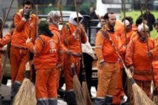 	نارنجی پوشان شهرداری کنگاور در مقابل فرمانداری شهرستان تجمع کردند/ خسروی: به شهرداری مهلت 4 روزه داده شده است 