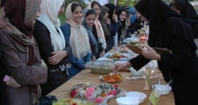 	جشنواره غذای سنتی و سالم در روستای «چشمه کبود» هرسین برگزار شد 