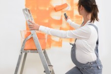  عوارض بوی رنگ برای خانم های باردار 