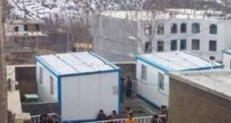 	تحصیل کانکسی پاشنه آشیل آموزش در غرب کشور/ کلاس هایی که در حیاط مدرسه برپا می شوند 