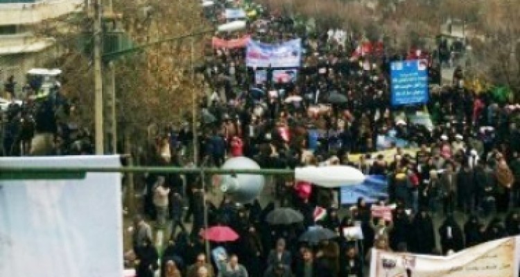  عاشقان کدخدای آمریکایی بخوانند/ جمعیت انقلابی کرمانشاه خواب از چشمان عناصر فتنه ربود + فیلم 