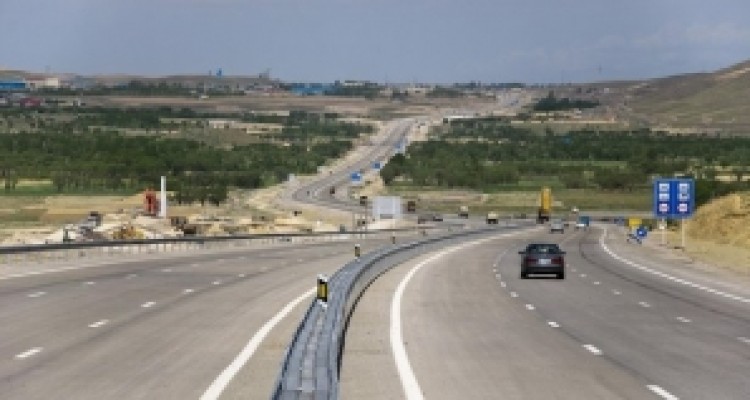 	پیشرفت ۳۰ درصدی پروژه چهار بانده شدن دو راهی هرسین به پلیس راه 