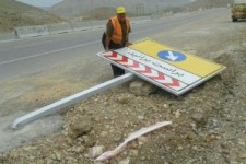 	خسارت ۸۰۰میلیونی تند باد به تابلوهای راهنمایی ورانندگی درکرمانشاه 