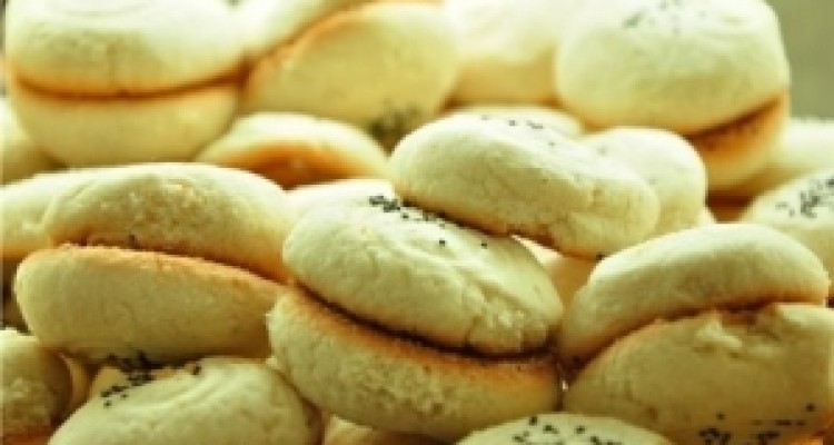 	برخورد باعرضه کنندگان نان برنجی غیربهداشتی/ پلمب ۱۲واحددرکرمانشاه 