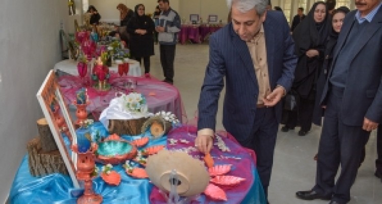 	جشنواره هفت سین و سبزه های نوروزی در کرمانشاه برپا شد/ نمایش ایده های نو از رسمی کهن 