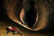 	«پرآو»رازبی‌غایت آب وسنگ/غاری که بربلندای نام اورست قامت برافراشت 