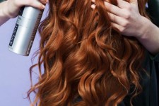  اسپری مو باعث ریزش موها می‌شود؟ 