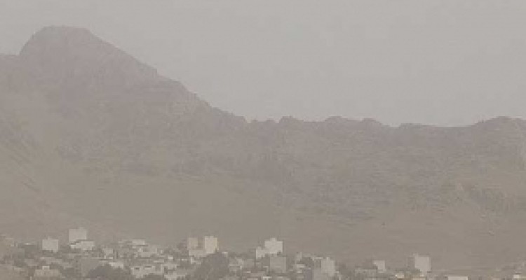 	غلظت ذرات گردوغبار هوای کرمانشاه را به وضعیت هشدار رساند 