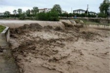 	سیلاب‌های اخیربیش از۴میلیاردریال به راه‌های شهرستان پاوه خسارت زد 