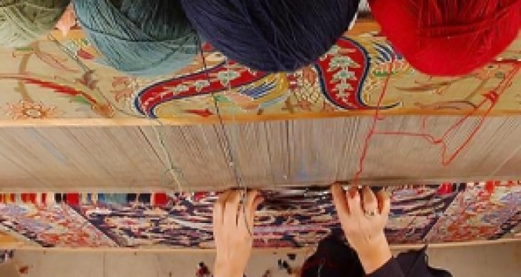 	مشکلات فرش بافی در شهرستان سنقر/ اوضاع صنعت فرش نابسامان است 