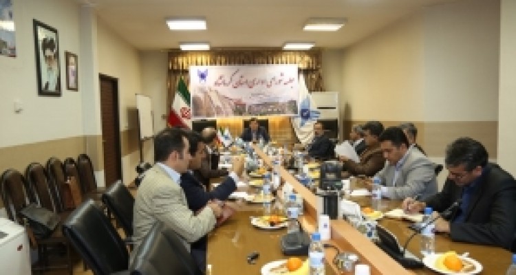 	نخستین جلسه ی شورای اداری دانشگاه آزاد کرمانشاه در سال 95 برگزار شد 