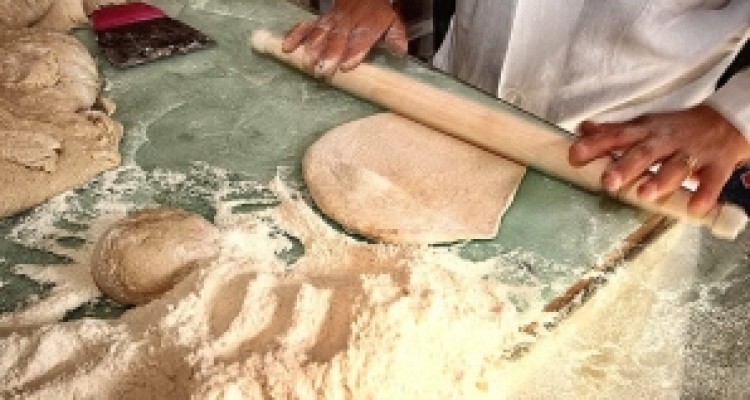 	خبازی به تعداد کافی در کرمانشاه وجود دارد/مشکل کمبود نان نداریم 