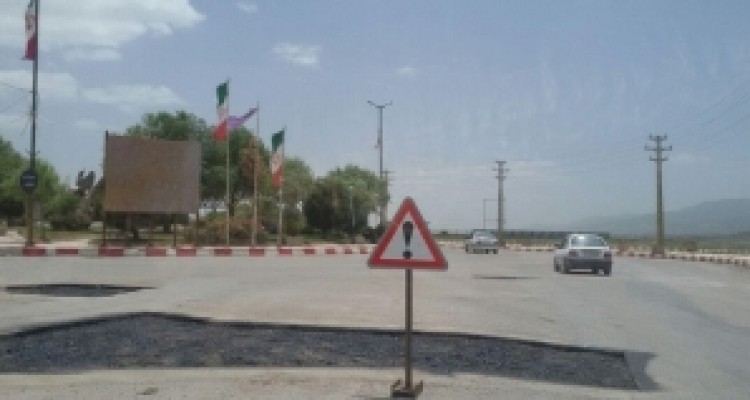 	آغاز ترمیم و لکه گیری بلوارهای ورودی شهر تازه آباد 