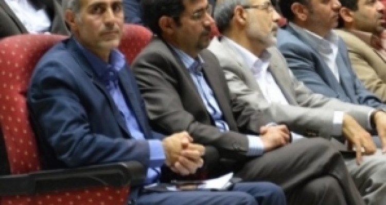 	جشن "دولتی ها" در سالگرد روی کار آمدن دولت/ صرف چلوکباب نگینی در غیبت برخی از احزاب شاخص/ اقدام شایسته استاندار در نرفتن به مراسم 