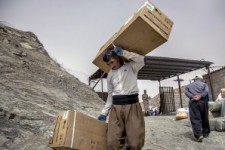 	بیکاری بیخ گوش کارگران مرزی قصرشیرین/ محدود کردن کوله بران بدون معرفی مشاغل جایگزین + سند 