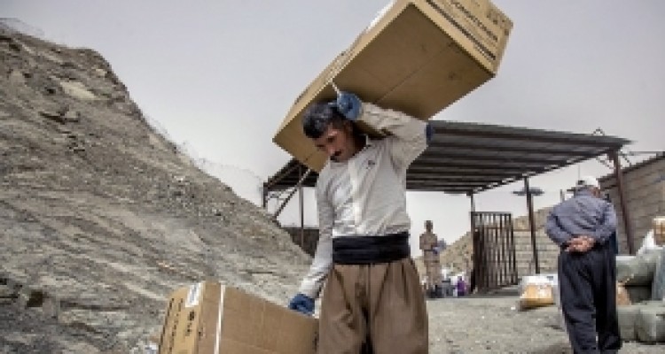 	بیکاری بیخ گوش کارگران مرزی قصرشیرین/ محدود کردن کوله بران بدون معرفی مشاغل جایگزین + سند 