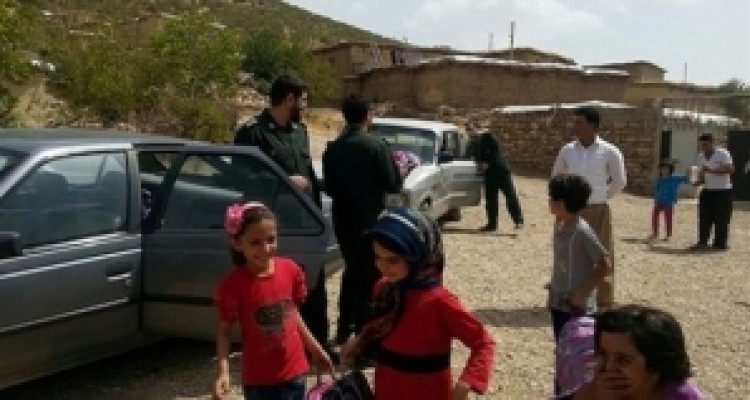 	یاری رسانی سبز پوشان انقلابی به دانش آموزان یتیم و محروم در اورامانات/ همت سپاه پاسداران برای محرومیت زدایی 