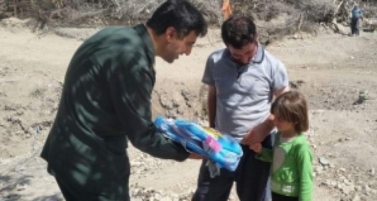  حمایت سپاه از دانش آموزان در ثلاث باباجانی/ تلاش سبزپوشان انقلابی برای رفع محرومیت ها + تصاویر 