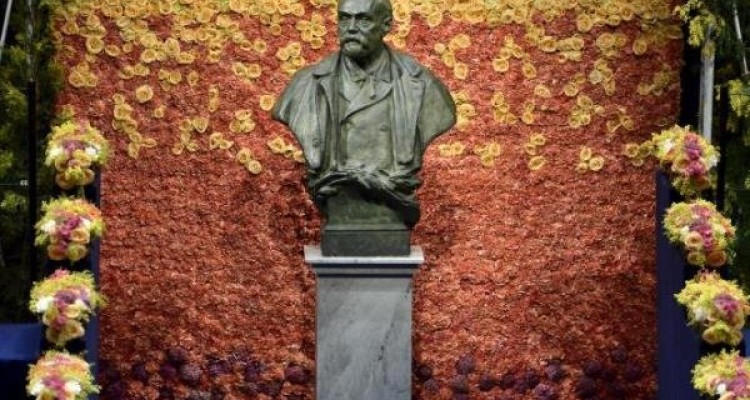 برندگان نوبل ۲۰۱۶ جوایز خود را دریافت کردند