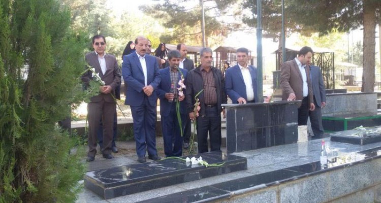 مزار شهدای شهرستان صحنه غبار روبی و عطر افشانی شد 