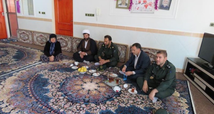 سرکشی از خانواده شهدای پاسدار و سرباز روستاهای شهرستان صحنه انجام شد
