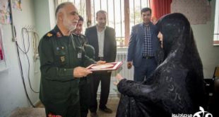 تجلیل فرمانده سپاه استان کرمانشاه از مقام معلم 