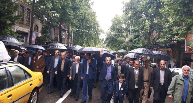 راهپیمایی ضد آمریکایی صحنه ای ها زیر بارش باران انجام گرفت