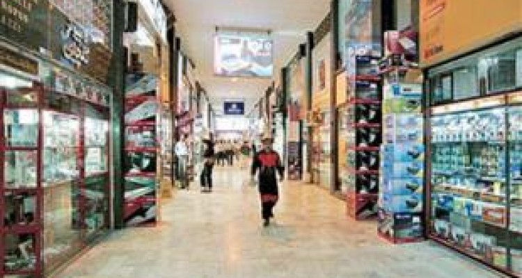 خودداری از عرضه تولیدات داخل به بازار / کالاهای داخلی سوار بر موج "گرانی" 