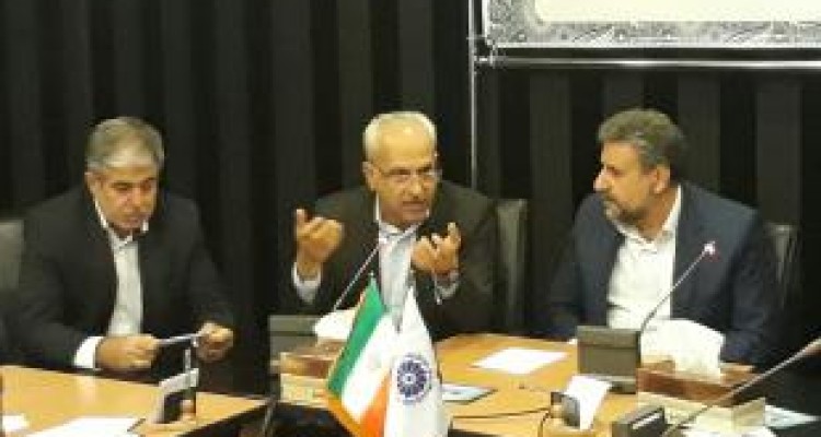 واگذاری رانتی خدمات دولتی به غیربومی‌ها/ ورشکستگی مشاغل سخت /کارشکنی ادارات 