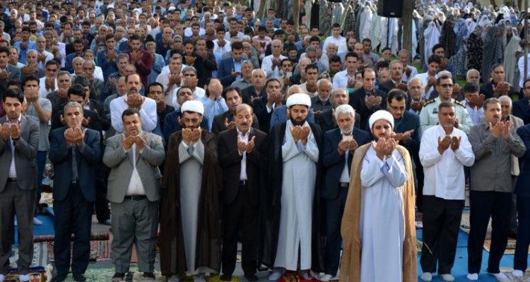 نماز عید سعید فطر در صحنه اقامه شد