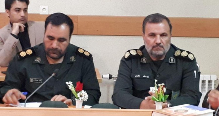سرکشی از خانواده شهدای شهرستان صحنه انجام شد