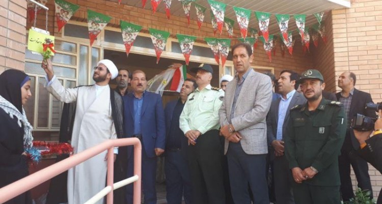 زنگ مهر و مقاومت در مدارس شهرستان صحنه نواخته شد + عکس
