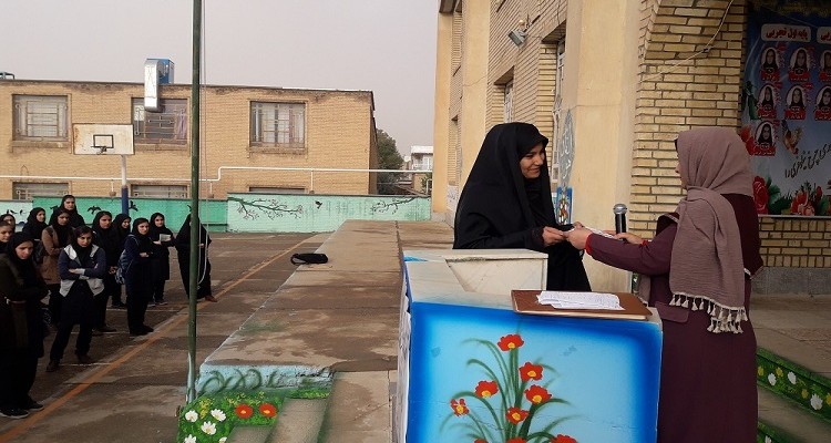 تجلیل از دانش‌آموزان برتر درس‌هایی از قرآن صحنه