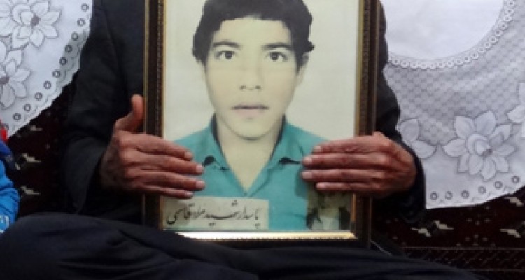  پدر شهید والا مقام مراد قاسمی در کنار فرزندش آرام گرفت